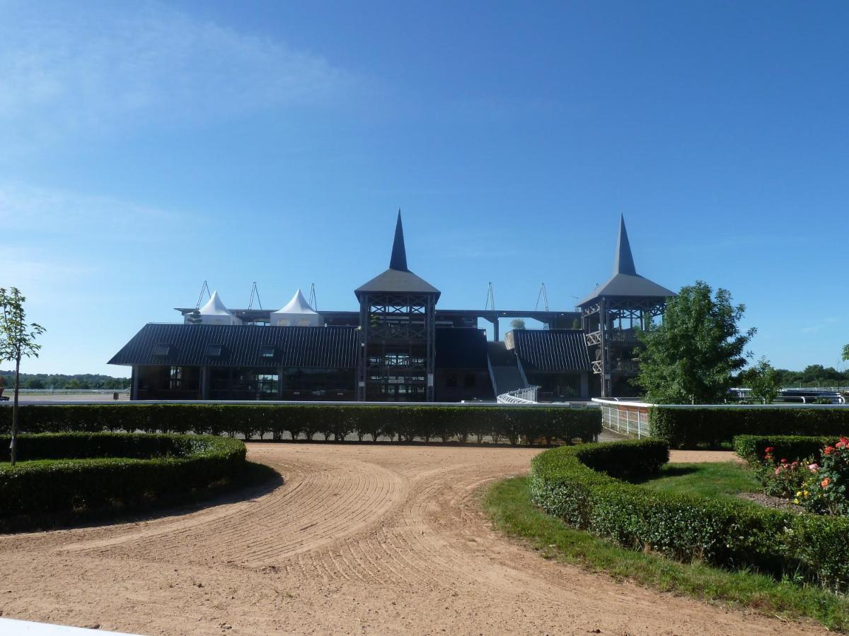 Le Village De Cottages - Le Pole Du Cheval Et De L'Ane Lignières エクステリア 写真