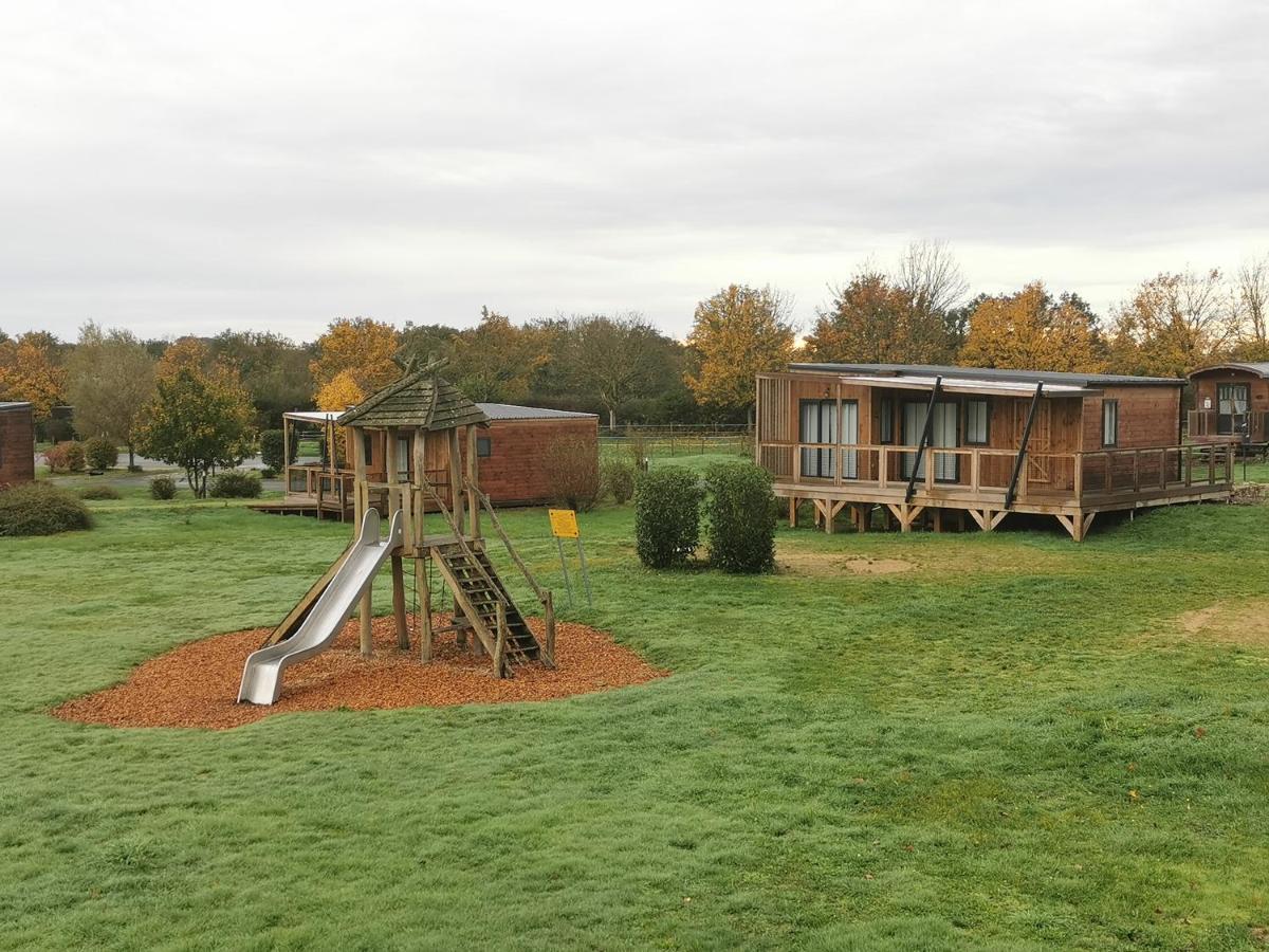 Le Village De Cottages - Le Pole Du Cheval Et De L'Ane Lignières エクステリア 写真